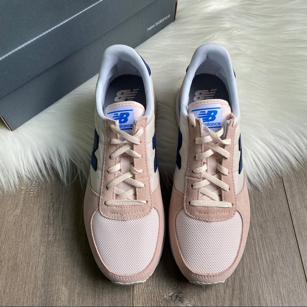 NWT New Balance 220 Women’s Shoes - Picture 3 of 11